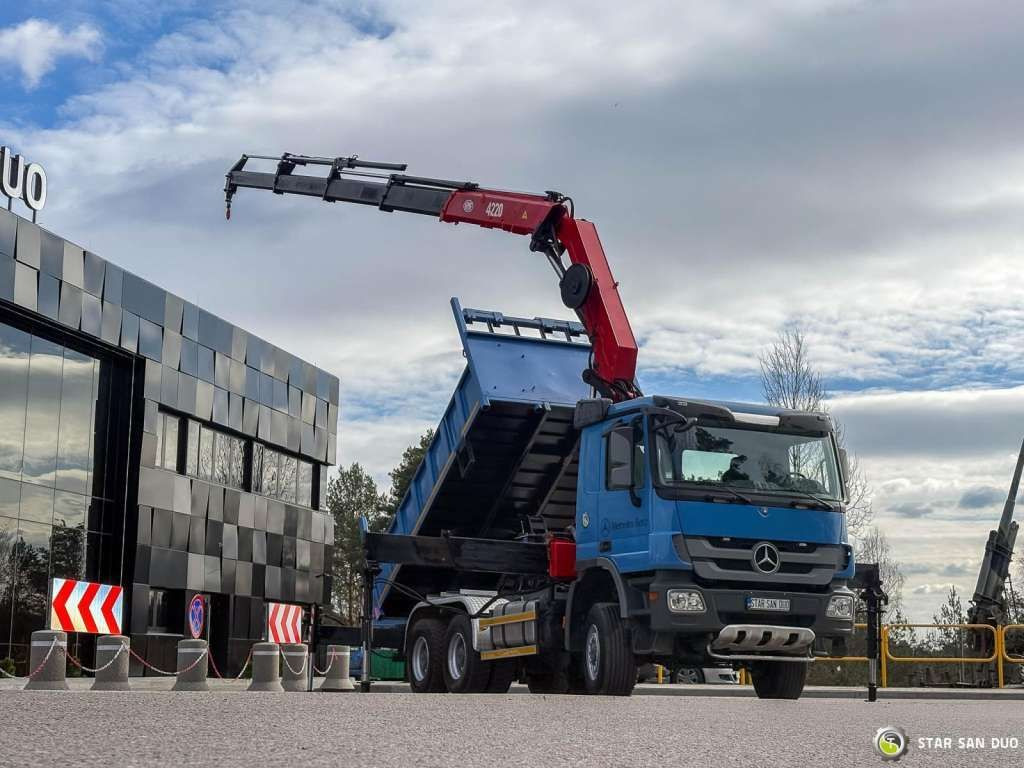 Mercedes-Benz ACTROS 3341 6x6 HMF 4220 K4 CRANE KIPPER - Camion grue: photos 3 Mercedes-Benz ACTROS 3341 6x6 HMF 4220 K4 CRANE KIPPER - Camion grue: photos 3