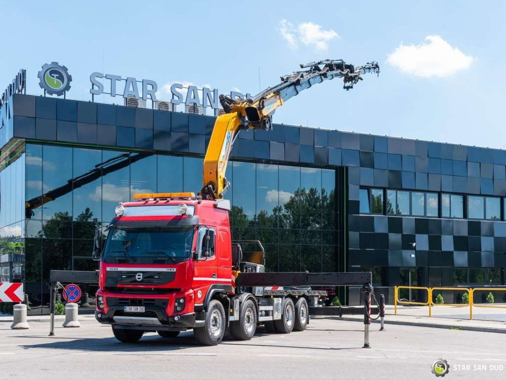 Volvo FMX 500 8x2 Effer 585 Fly Jib Winch Crane Kran - Camion grue: photos 1 Volvo FMX 500 8x2 Effer 585 Fly Jib Winch Crane Kran - Camion grue: photos 1