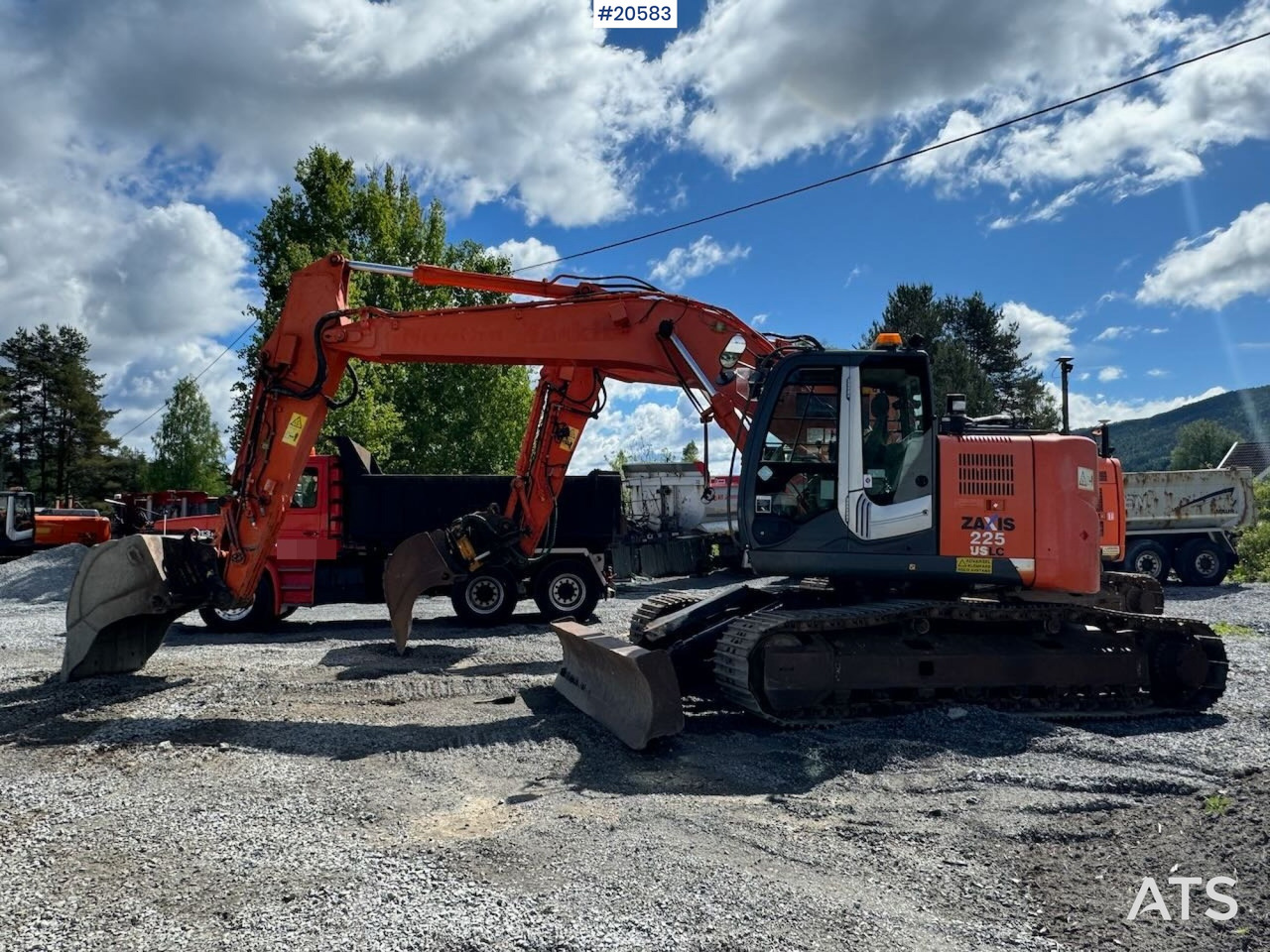 Hitachi ZX225 - Pelle: photos 3 Hitachi ZX225 - Pelle: photos 3