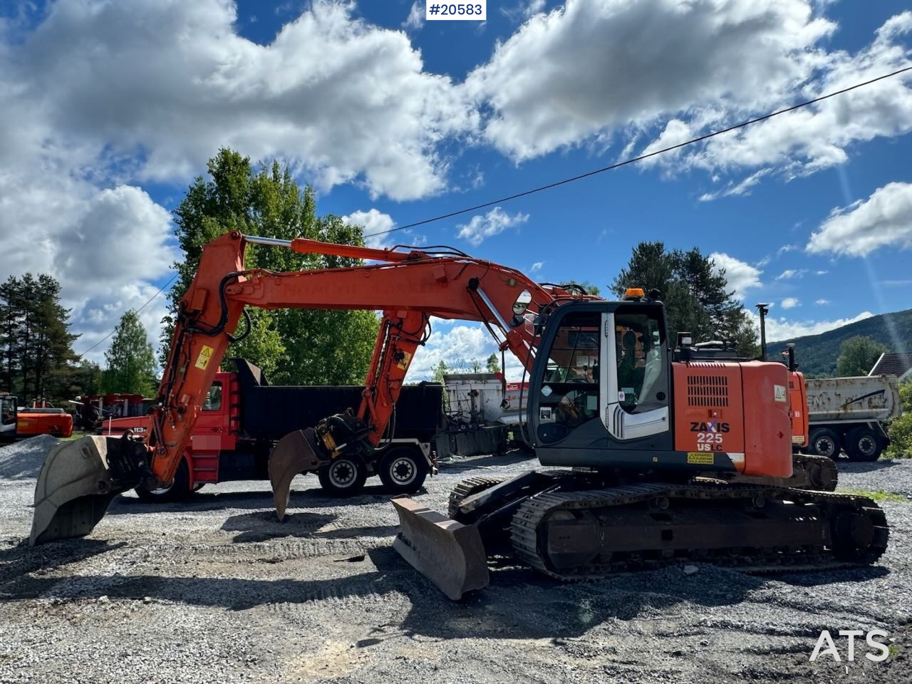 Hitachi ZX225 - Pelle: photos 2 Hitachi ZX225 - Pelle: photos 2