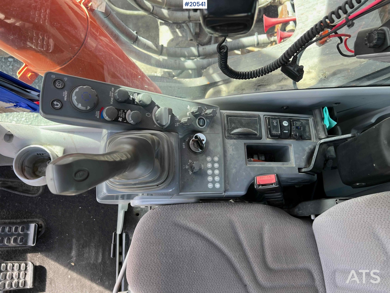 Pelle Hitachi zx530LCH-6 gravemaskin m/ graveskuffe. SE VIDEO: photos 38