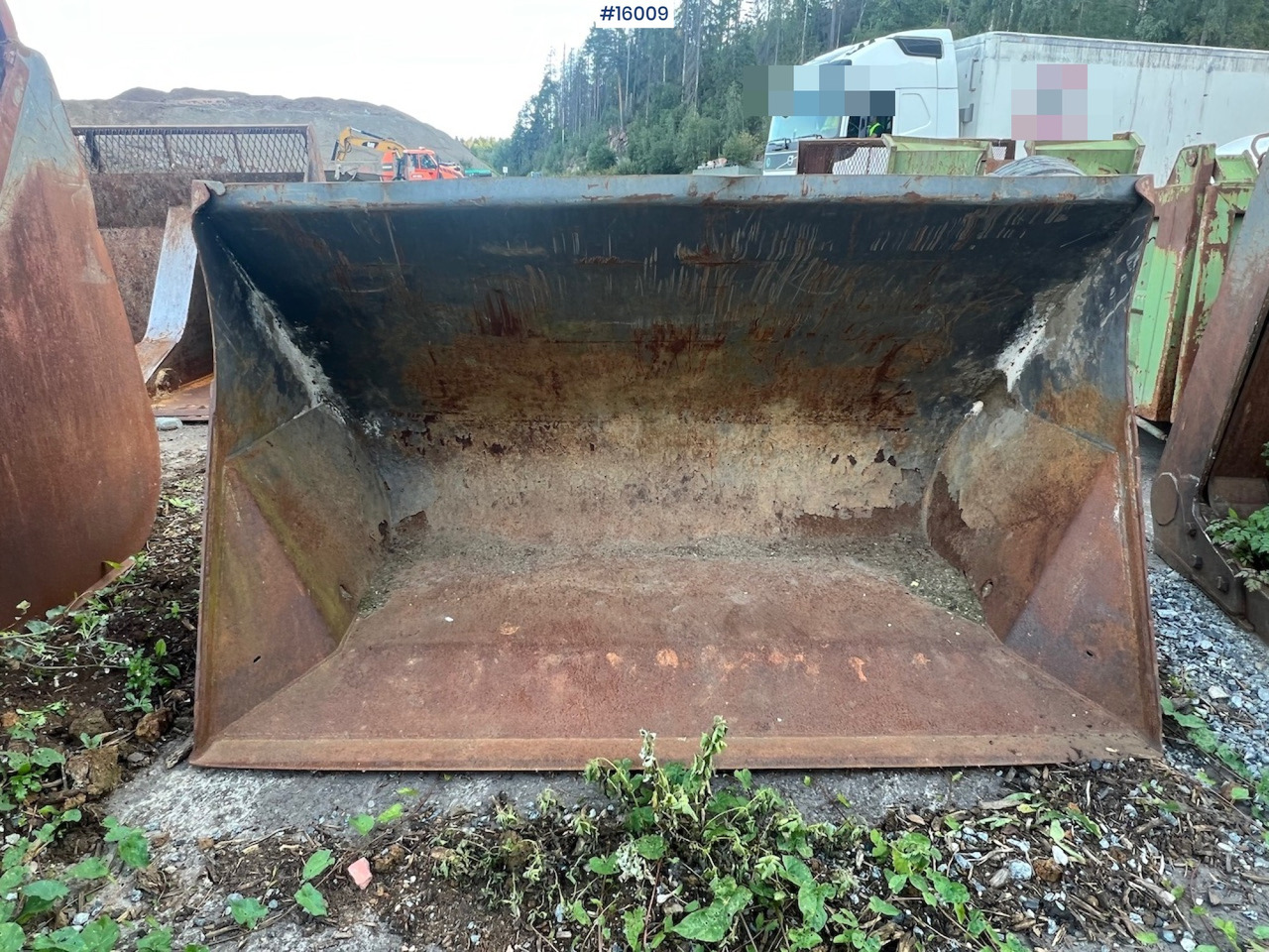 Hjullasterskuffe m/ liten BM feste - Godet pour chargeur pour Engins de chantier: photos 2 Hjullasterskuffe m/ liten BM feste - Godet pour chargeur pour Engins de chantier: photos 2