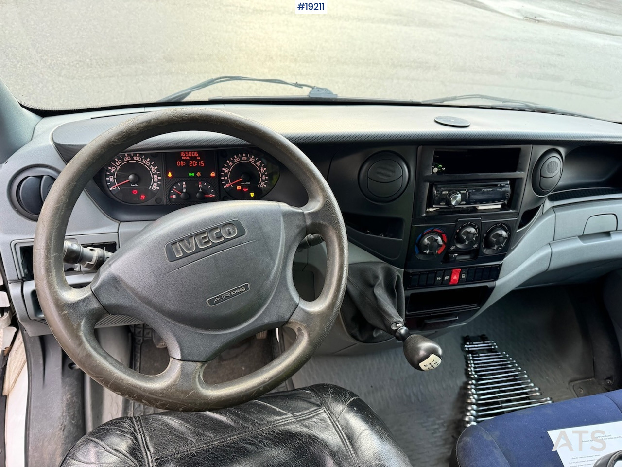Photo d'intérieur 2: Camion plateau Iveco 35S14