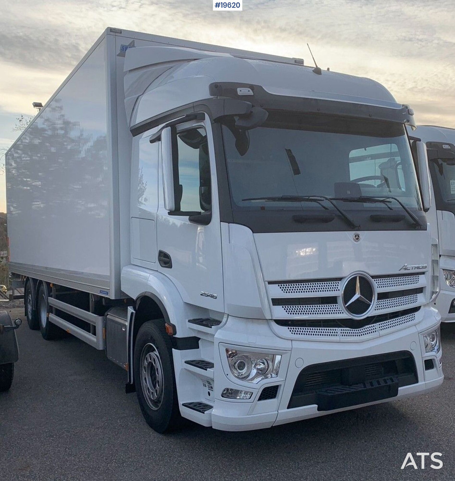 Mercedes Actros - Camion fourgon: photos 1 Mercedes Actros - Camion fourgon: photos 1