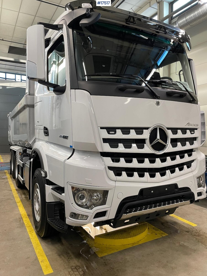 Mercedes Arocs 2658 - Camion benne: photos 1 Mercedes Arocs 2658 - Camion benne: photos 1