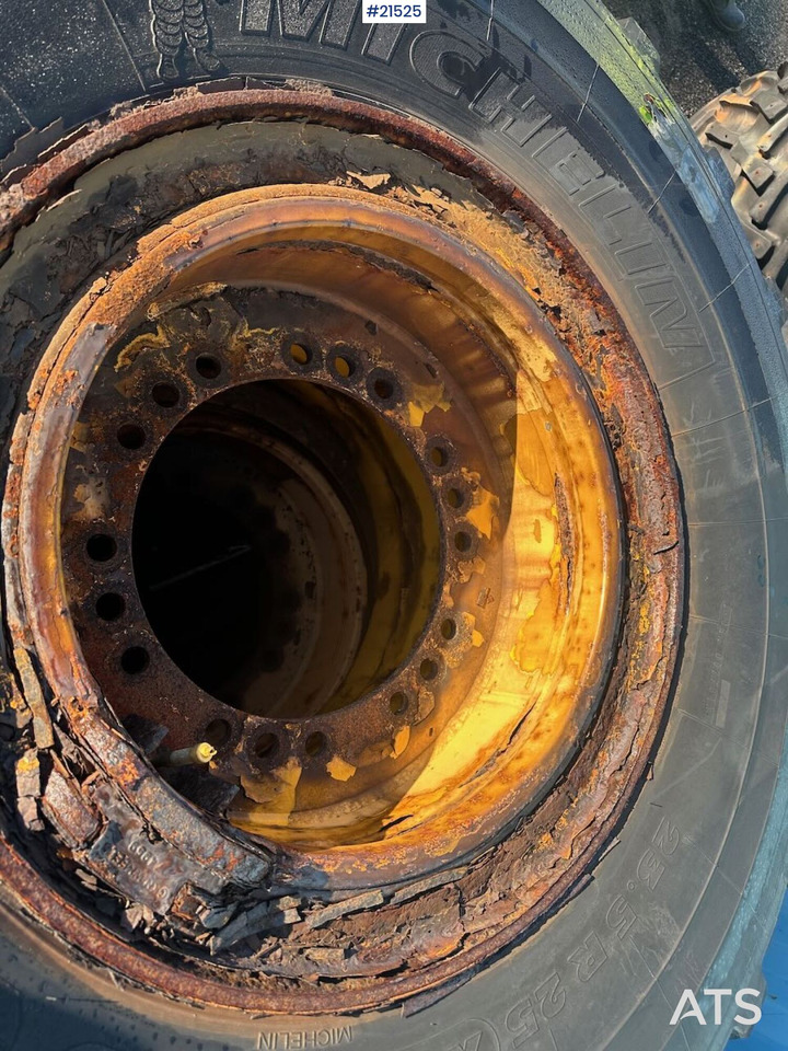 Michelin hjullaster dekk til Volvo L110 - Roue complète pour Engins de chantier: photos 4 Michelin hjullaster dekk til Volvo L110 - Roue complète pour Engins de chantier: photos 4