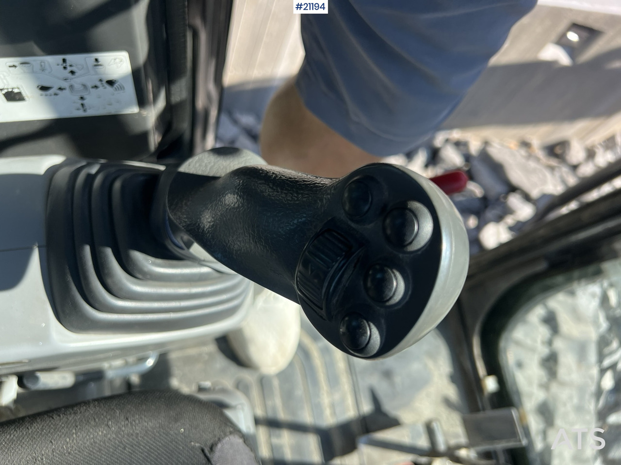 Pelle sur chenille New Holland E55B: photos 20