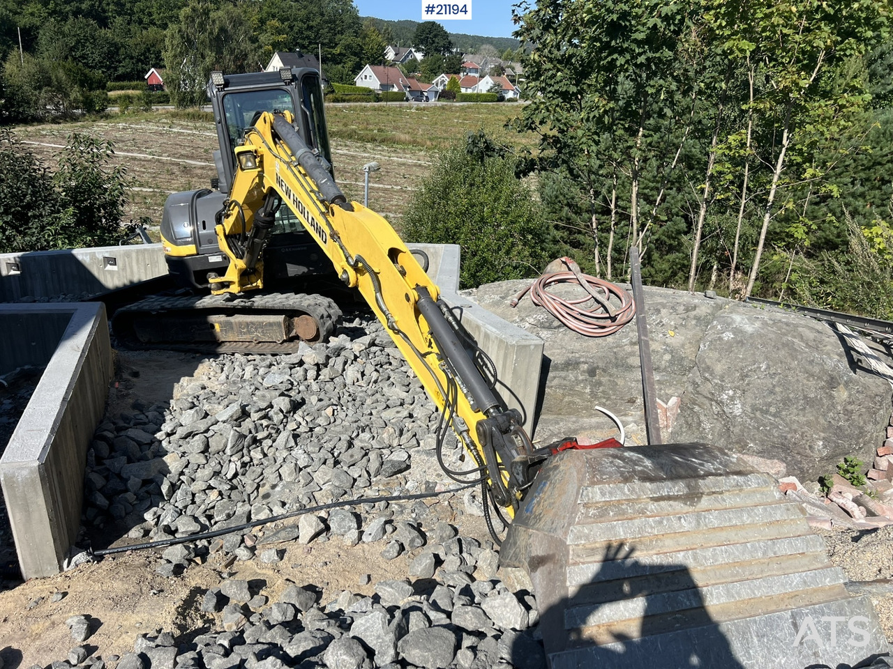Pelle sur chenille New Holland E55B: photos 6