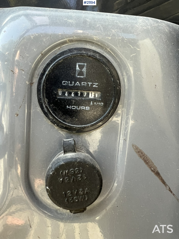 Pelle sur chenille New Holland E55B: photos 16
