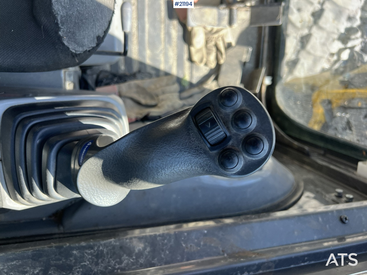 Pelle sur chenille New Holland E55B: photos 21