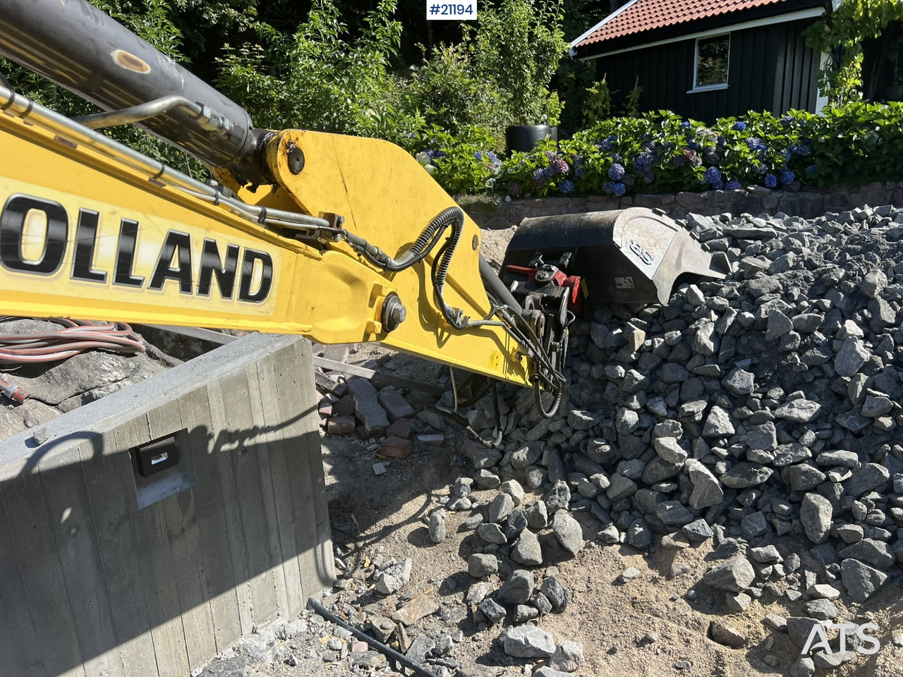 Pelle sur chenille New Holland E55B: photos 12