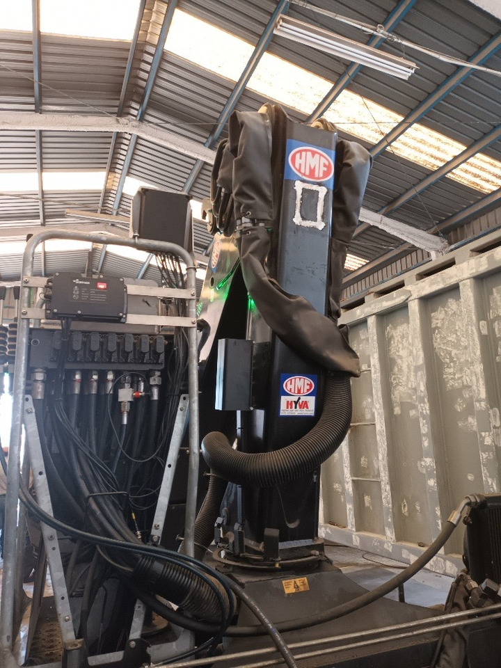 HMF 1643 - Grue auxiliaire: photos 1 HMF 1643 - Grue auxiliaire: photos 1