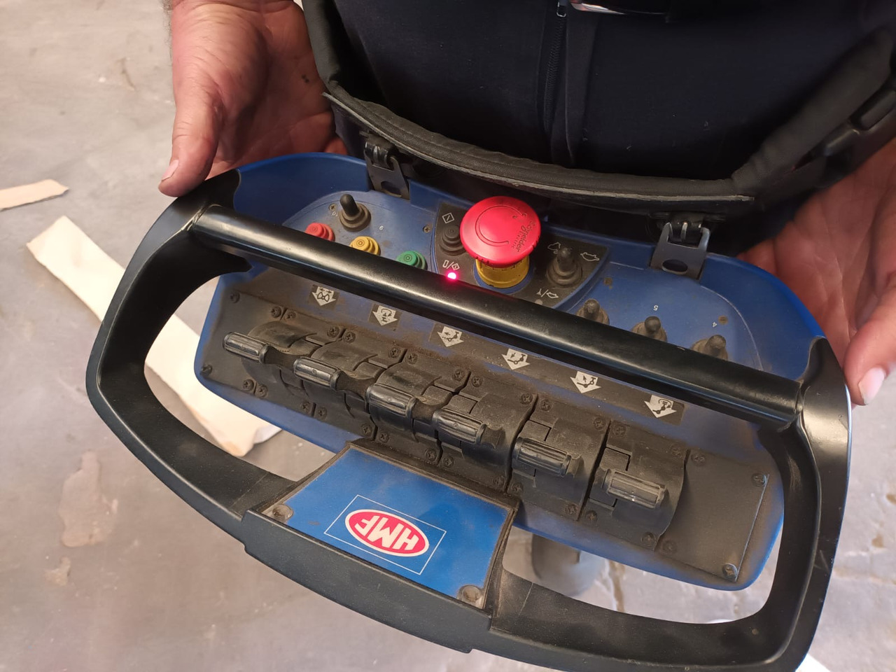 HMF 1643 - Grue auxiliaire: photos 5 HMF 1643 - Grue auxiliaire: photos 5