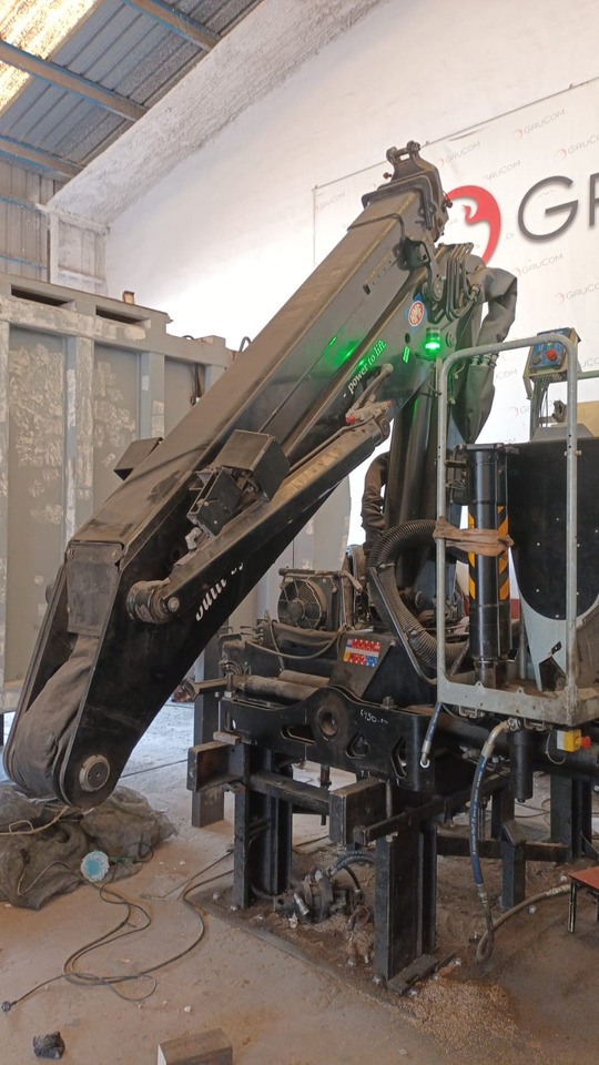 HMF 1643 - Grue auxiliaire: photos 3 HMF 1643 - Grue auxiliaire: photos 3