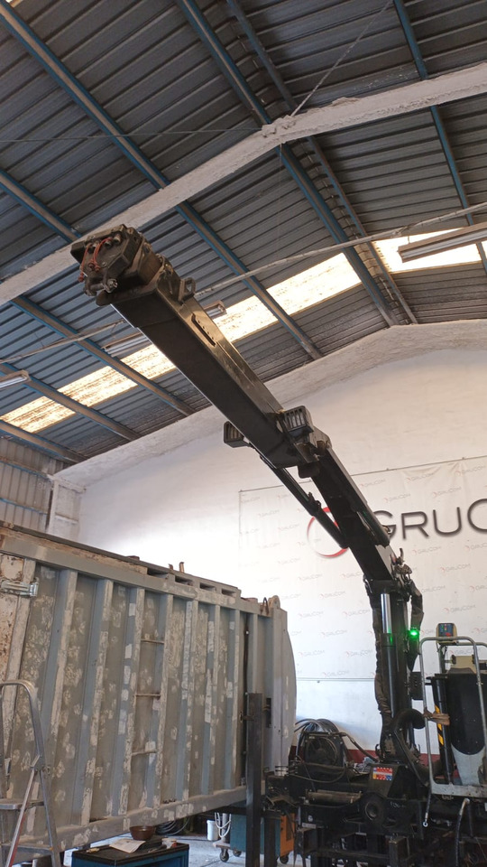 HMF 1643 - Grue auxiliaire: photos 4 HMF 1643 - Grue auxiliaire: photos 4