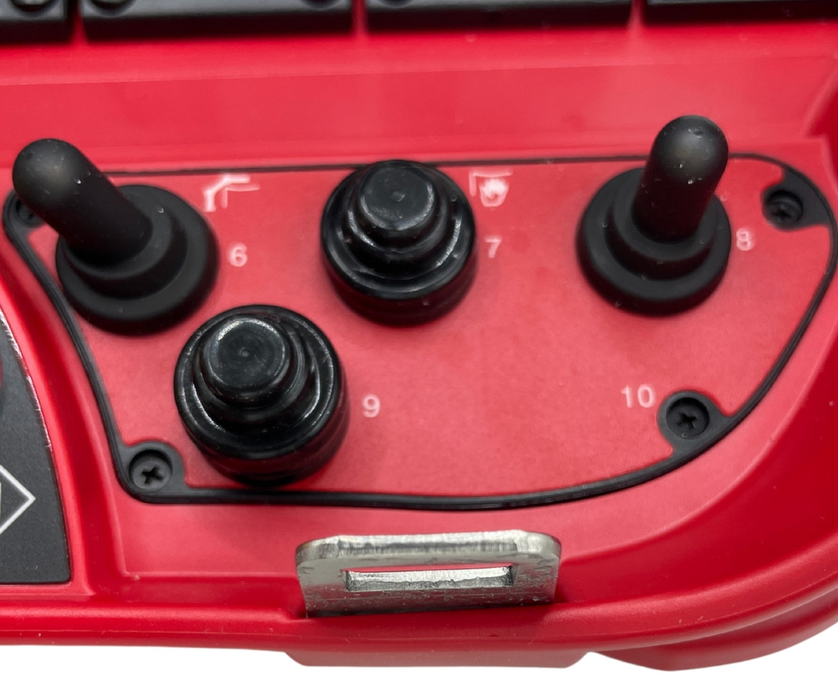 Right panel with button radio remote Scanreco RC400 - Système électrique pour Grue auxiliaire: photos 1 Right panel with button radio remote Scanreco RC400 - Système électrique pour Grue auxiliaire: photos 1