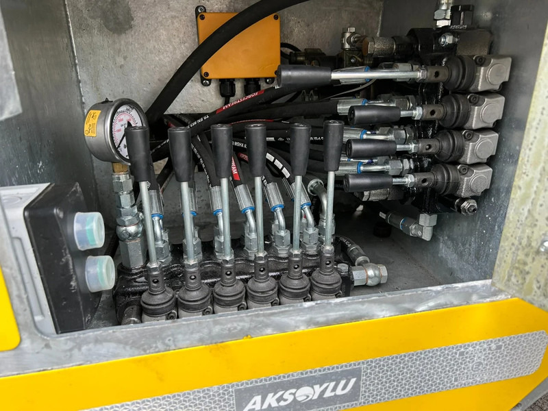 AKSOYLU AKT2 versie II special met extra Functie's 6 car-loader Autotransporter - Semi-remorque porte-voitures: photos 4 AKSOYLU AKT2 versie II special met extra Functie's 6 car-loader Autotransporter - Semi-remorque porte-voitures: photos 4