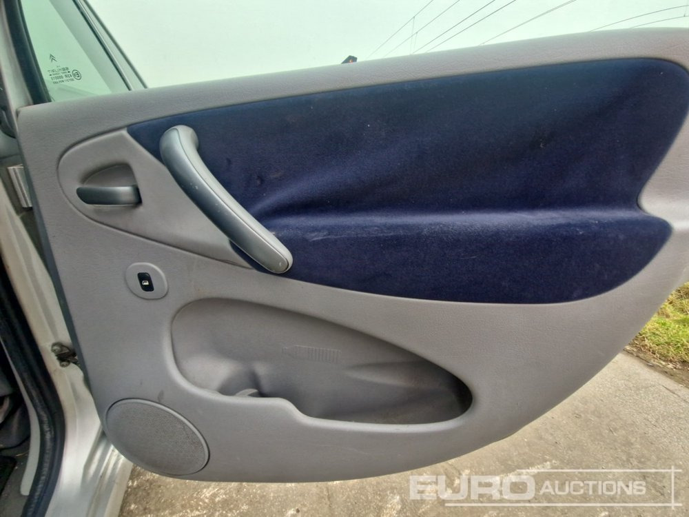 Voiture 2004 Citroen Xsara Picasso: photos 30