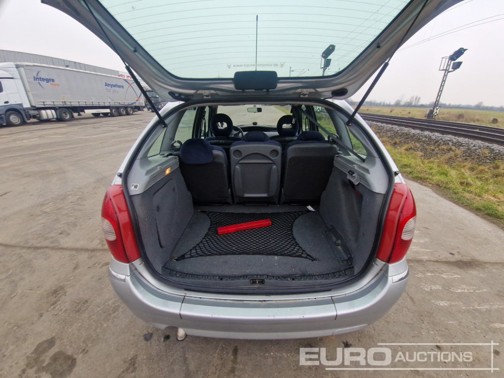 Voiture 2004 Citroen Xsara Picasso: photos 28