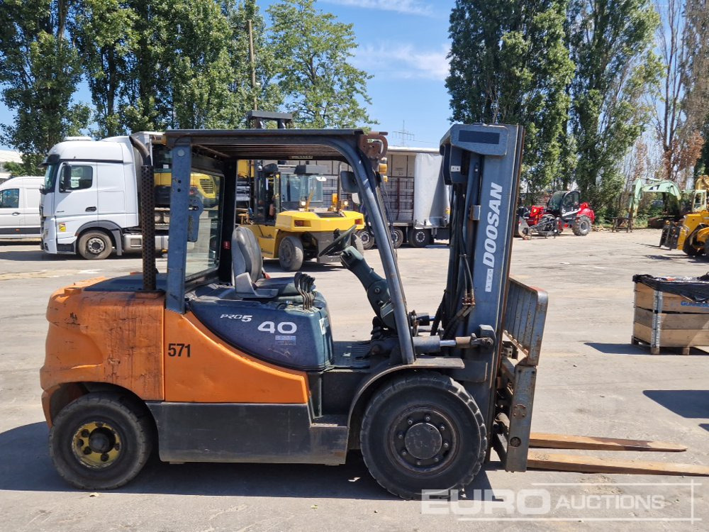 2008 Doosan D40SC5 - Chariot élévateur: photos 5 2008 Doosan D40SC5 - Chariot élévateur: photos 5