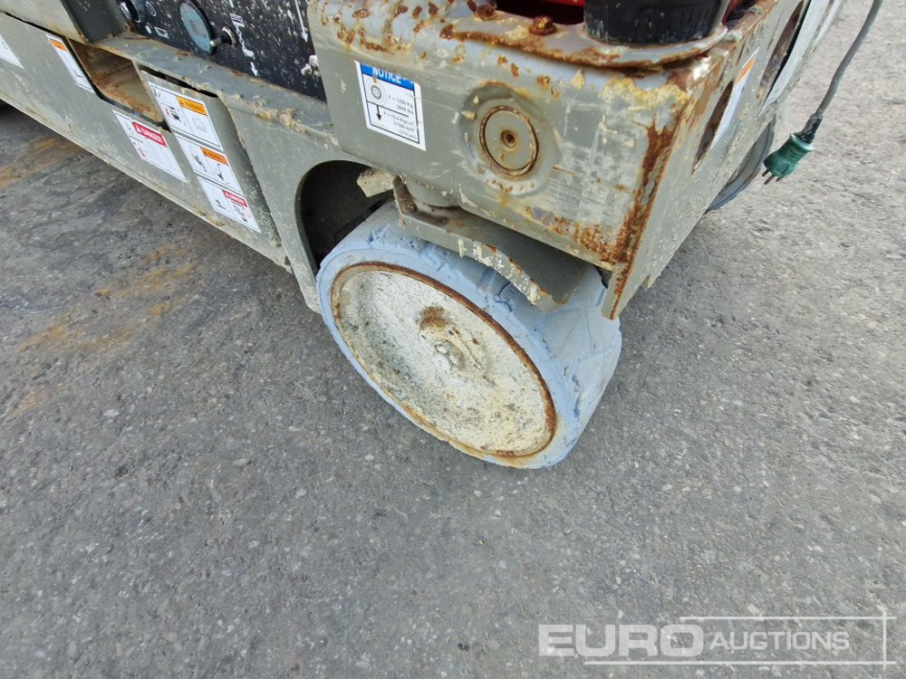 2014 Haulotte Compact 10N - Nacelle ciseaux: photos 5 2014 Haulotte Compact 10N - Nacelle ciseaux: photos 5