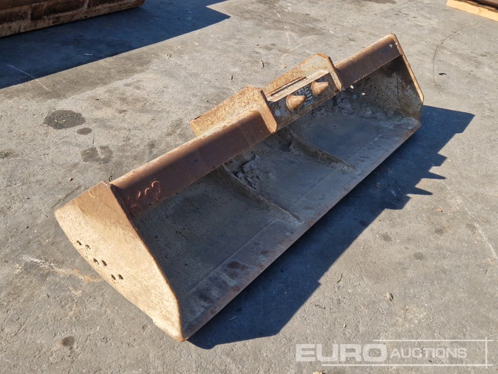 82" Bucket to suit Mecalac Excavator - Godet: photos 4 82" Bucket to suit Mecalac Excavator - Godet: photos 4