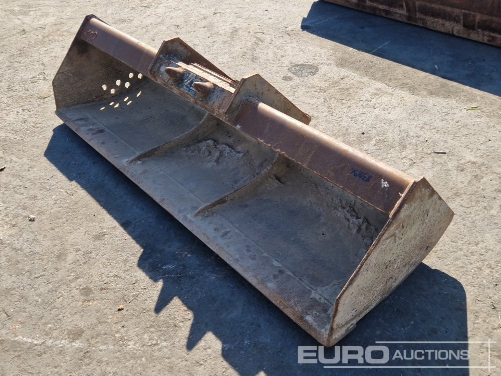 82" Bucket to suit Mecalac Excavator - Godet: photos 1 82" Bucket to suit Mecalac Excavator - Godet: photos 1