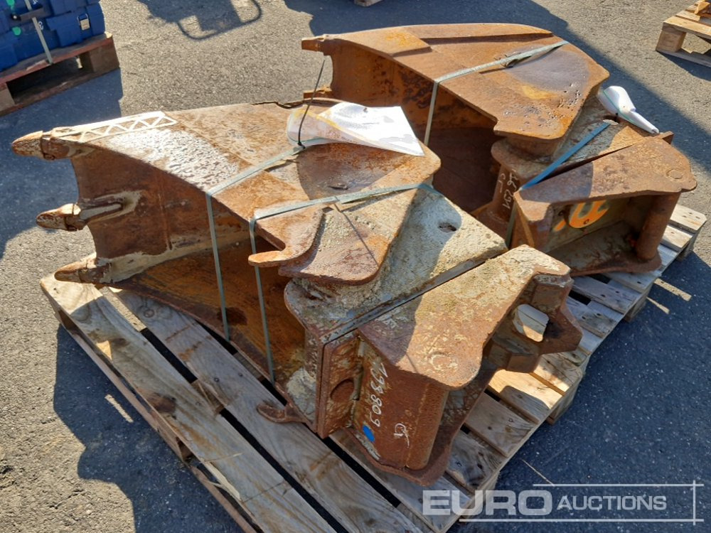 Digging Buckets, ARDEN to suit 4-6 Ton Excavator (2 of) - Godet: photos 2 Digging Buckets, ARDEN to suit 4-6 Ton Excavator (2 of) - Godet: photos 2