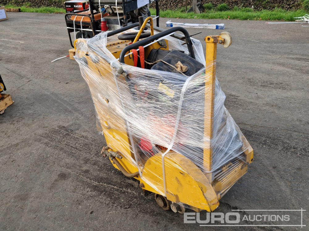 Dynapac LF80 Walk Behind Compaction Plate + Barikell Walk Behind Asphalt Saw - Travaux routiers: photos 3 Dynapac LF80 Walk Behind Compaction Plate + Barikell Walk Behind Asphalt Saw - Travaux routiers: photos 3