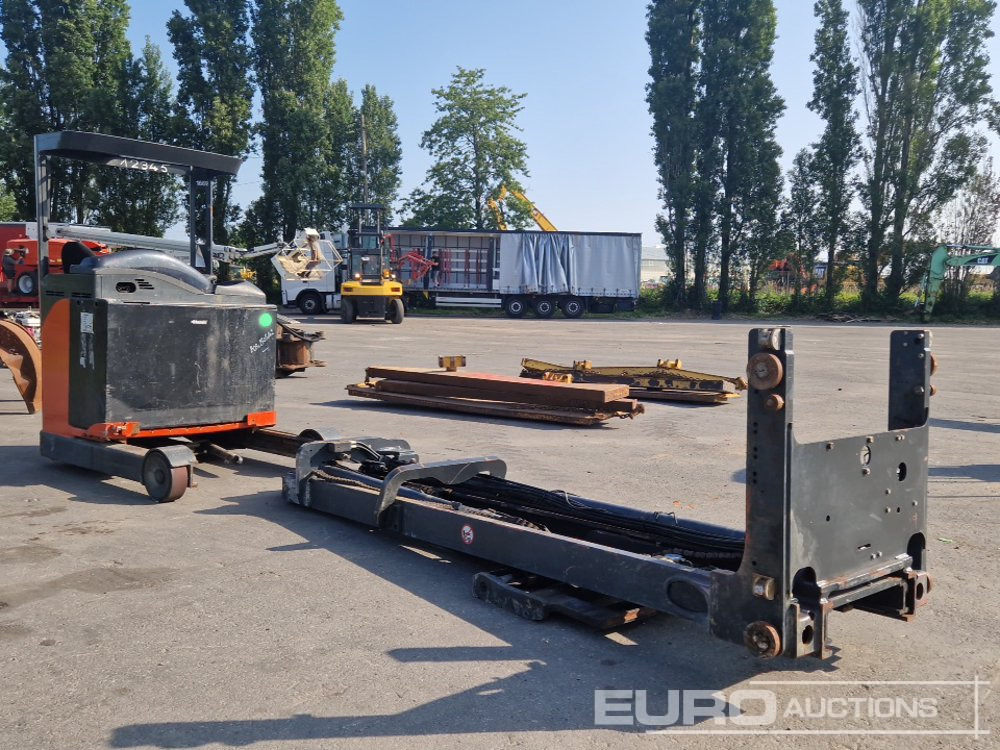 Fenwick-Linde R14 Ride on Electric Pallett Truck, 2 Stage Mast - Chariot à mât rétractable: photos 4 Fenwick-Linde R14 Ride on Electric Pallett Truck, 2 Stage Mast - Chariot à mât rétractable: photos 4