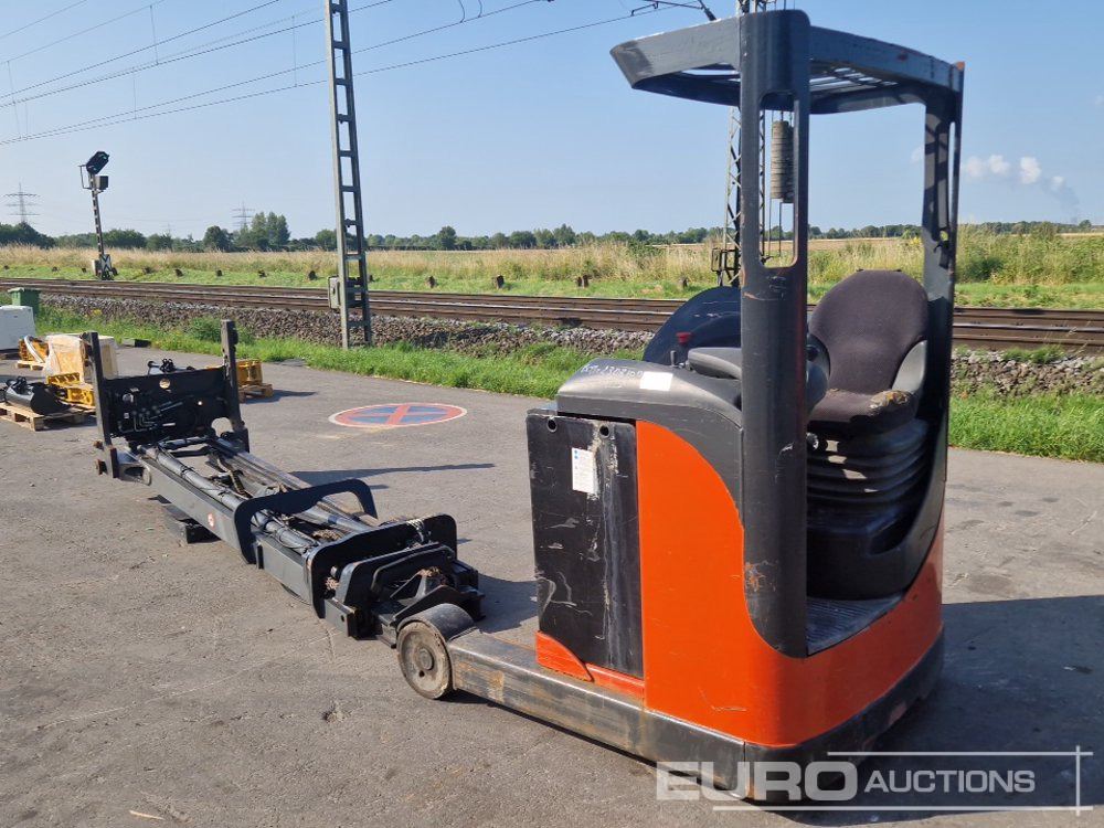 Fenwick-Linde R14 Ride on Electric Pallett Truck, 2 Stage Mast - Chariot à mât rétractable: photos 2 Fenwick-Linde R14 Ride on Electric Pallett Truck, 2 Stage Mast - Chariot à mât rétractable: photos 2