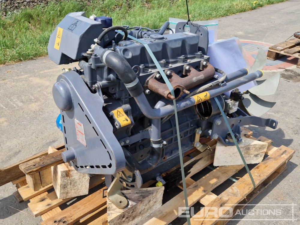 Kubota 4 Cylinder Diesel Engine - Moteur: photos 1 Kubota 4 Cylinder Diesel Engine - Moteur: photos 1