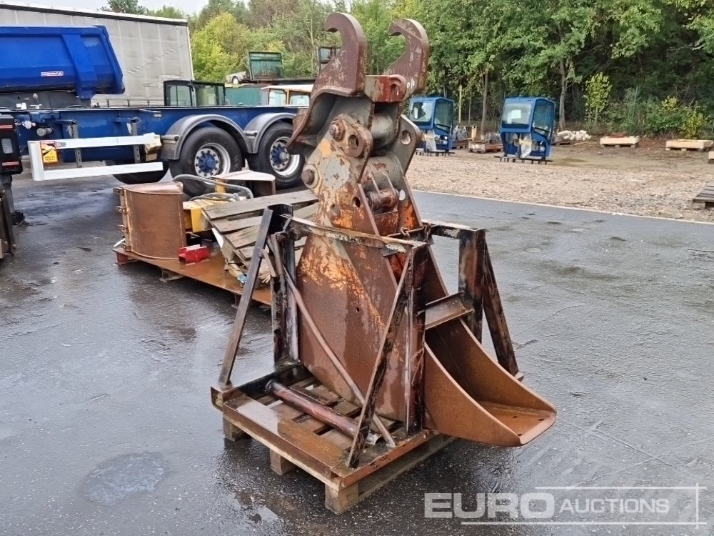 Liebherr 14" Tip Out Digging Bucket - Godet: photos 4 Liebherr 14" Tip Out Digging Bucket - Godet: photos 4