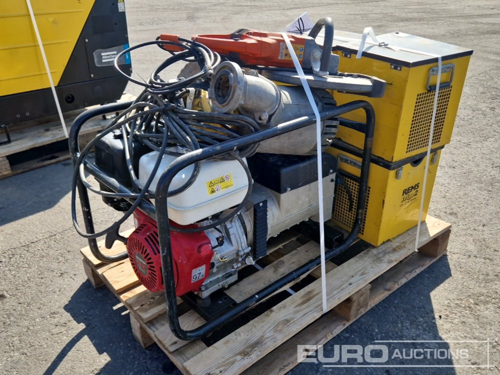 Pallet of Water Pumps, Generator, Angle Grinder, Electric Pipe Freezing Units - Pompe à eau: photos 1 Pallet of Water Pumps, Generator, Angle Grinder, Electric Pipe Freezing Units - Pompe à eau: photos 1