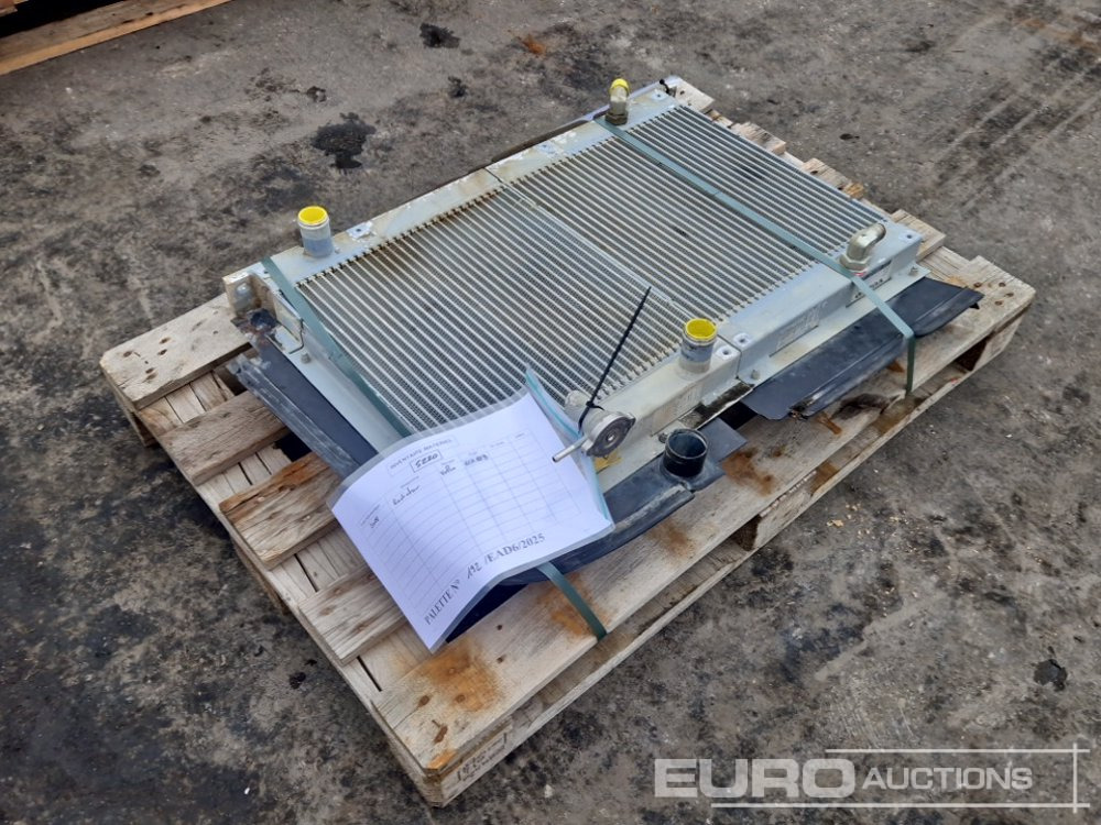 Radiator to suit Volvo ECR88D - Pièces de rechange pour Pelle: photos 1 Radiator to suit Volvo ECR88D - Pièces de rechange pour Pelle: photos 1