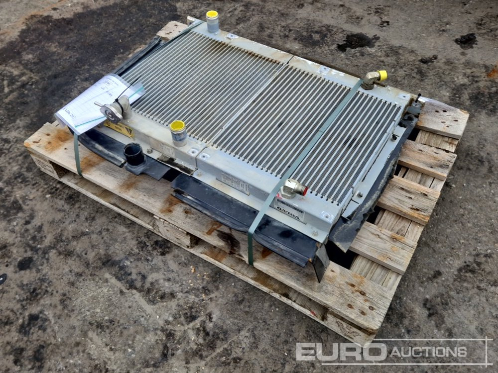 Radiator to suit Volvo ECR88D - Pièces de rechange pour Pelle: photos 2 Radiator to suit Volvo ECR88D - Pièces de rechange pour Pelle: photos 2