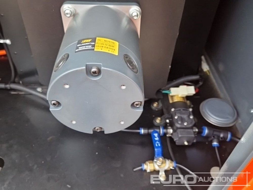 Balayeuse de voirie Unused 2025 Zvox 2000G: photos 16