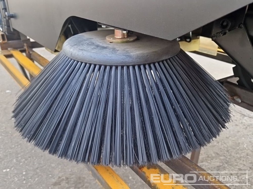 Balayeuse de voirie Unused 2025 Zvox 2000G: photos 10