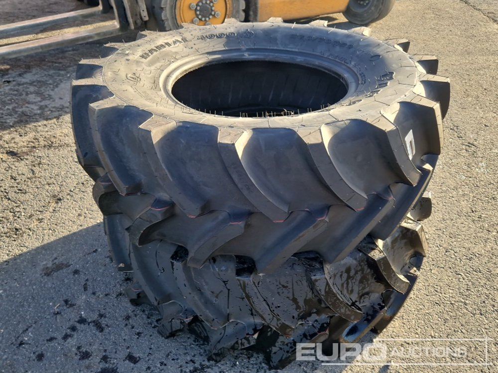 Unused Firestone 360/70R20 Tyres (2 of) - Pneu: photos 2 Unused Firestone 360/70R20 Tyres (2 of) - Pneu: photos 2