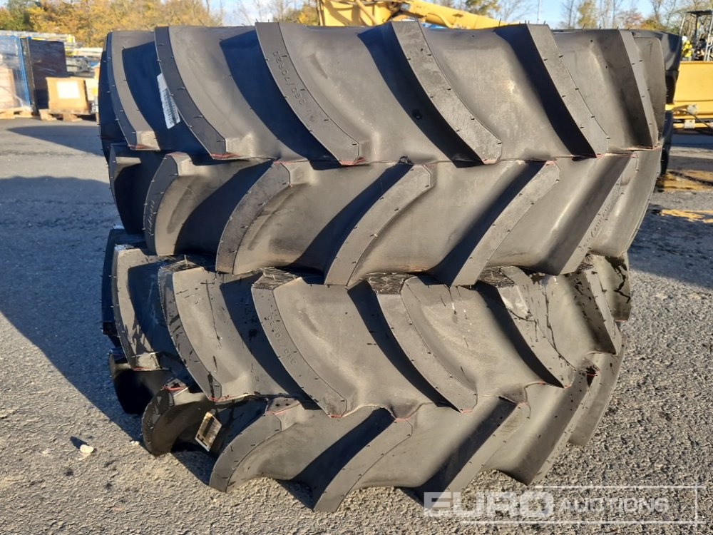 Unused Firestone 360/70R20 Tyres (2 of) - Pneu: photos 3 Unused Firestone 360/70R20 Tyres (2 of) - Pneu: photos 3