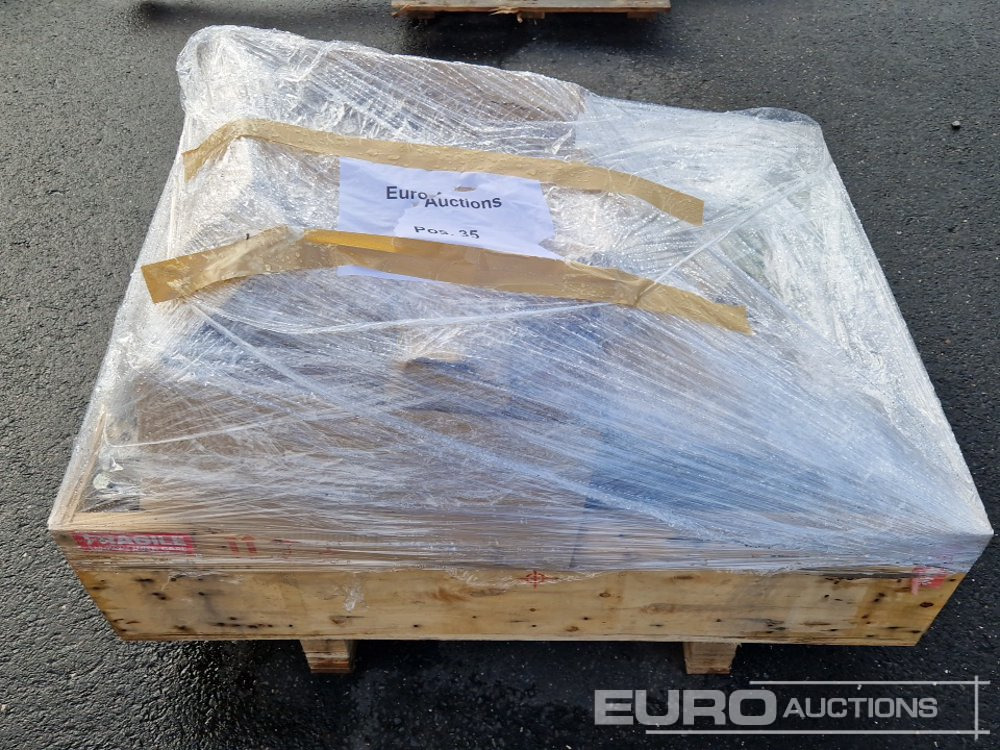 Unused Pallet of Assorted Spare Parts, Hitachi, Fuchs, Deutz - Moteur: photos 1 Unused Pallet of Assorted Spare Parts, Hitachi, Fuchs, Deutz - Moteur: photos 1