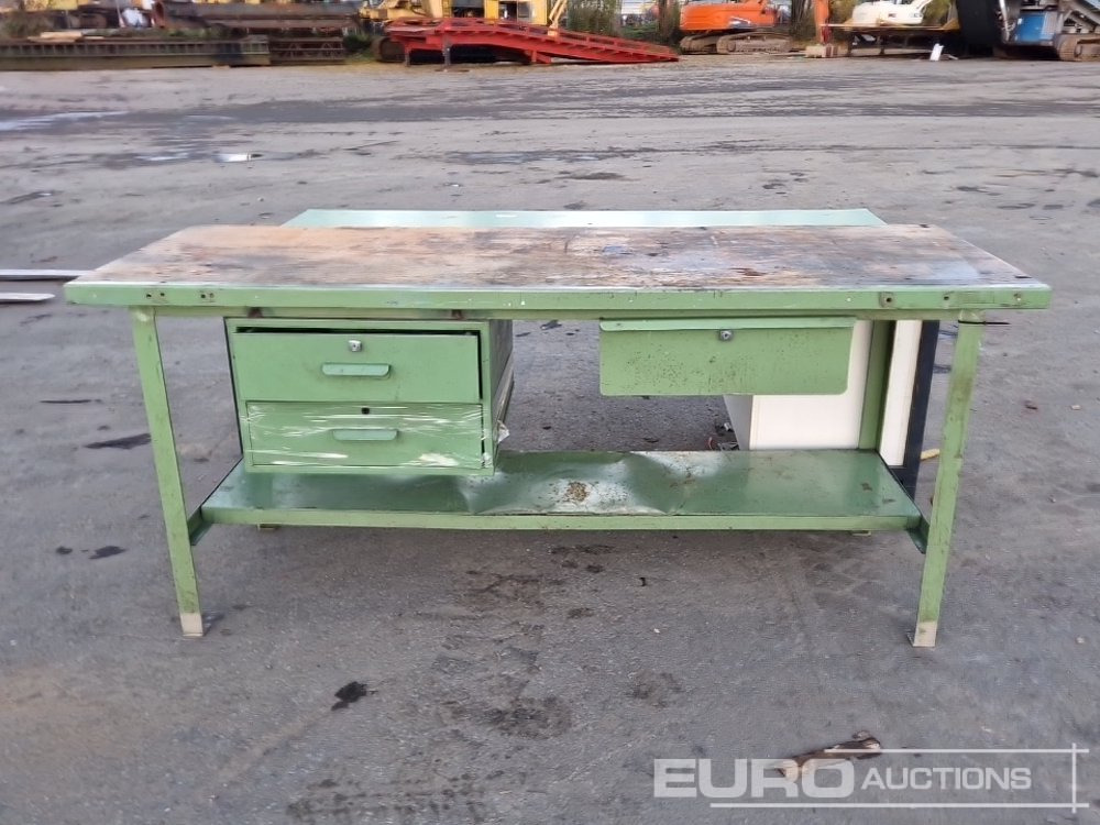 Work Bench (2 of) - Équipement de garage: photos 4 Work Bench (2 of) - Équipement de garage: photos 4