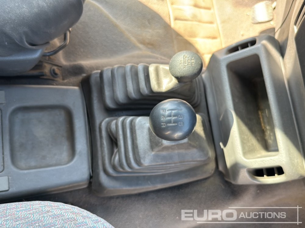 SUV 1995 Nissan Terrano II: photos 18