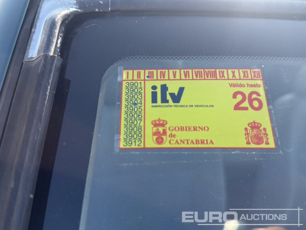 SUV 1995 Nissan Terrano II: photos 33