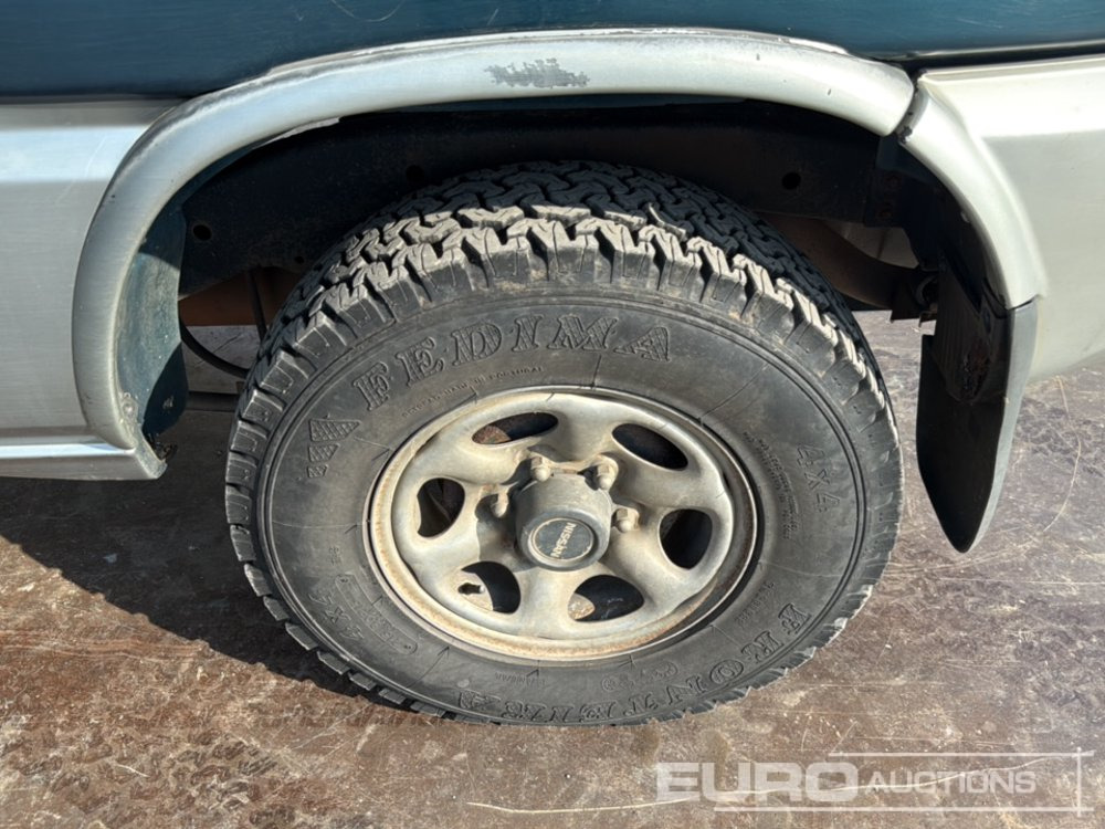 SUV 1995 Nissan Terrano II: photos 10