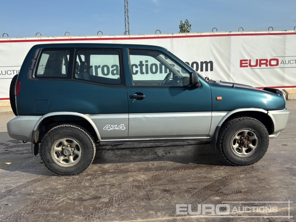 SUV 1995 Nissan Terrano II: photos 6