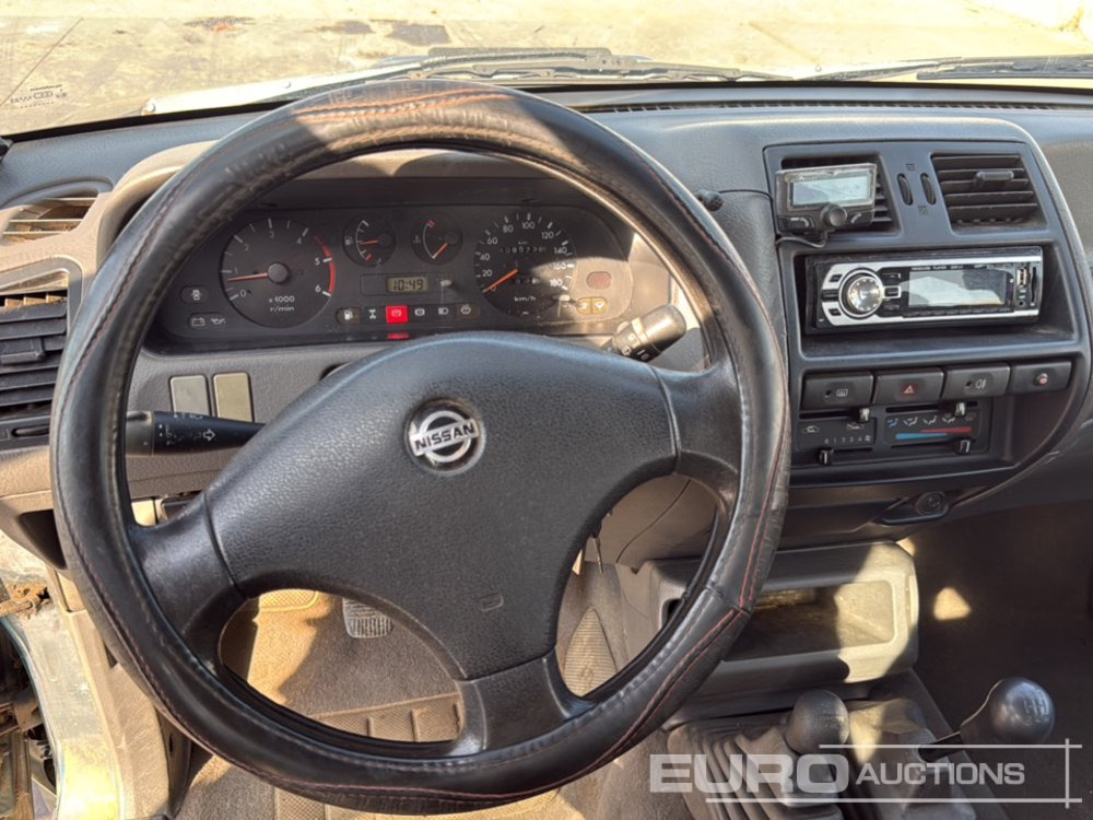 SUV 1995 Nissan Terrano II: photos 24