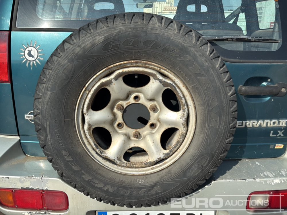 SUV 1995 Nissan Terrano II: photos 11