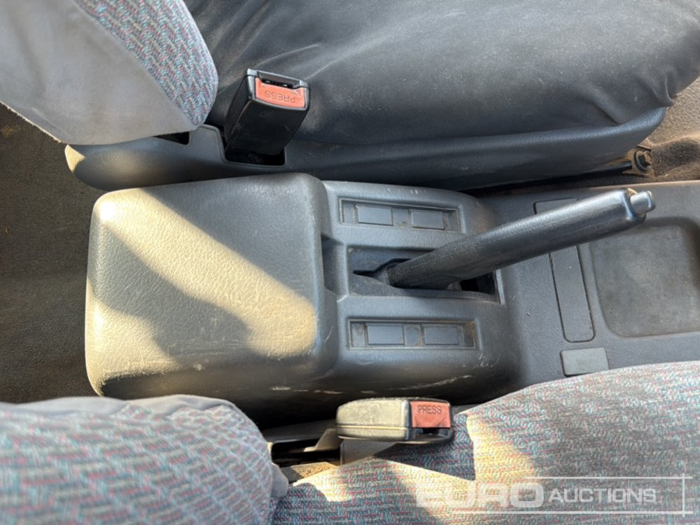 SUV 1995 Nissan Terrano II: photos 17