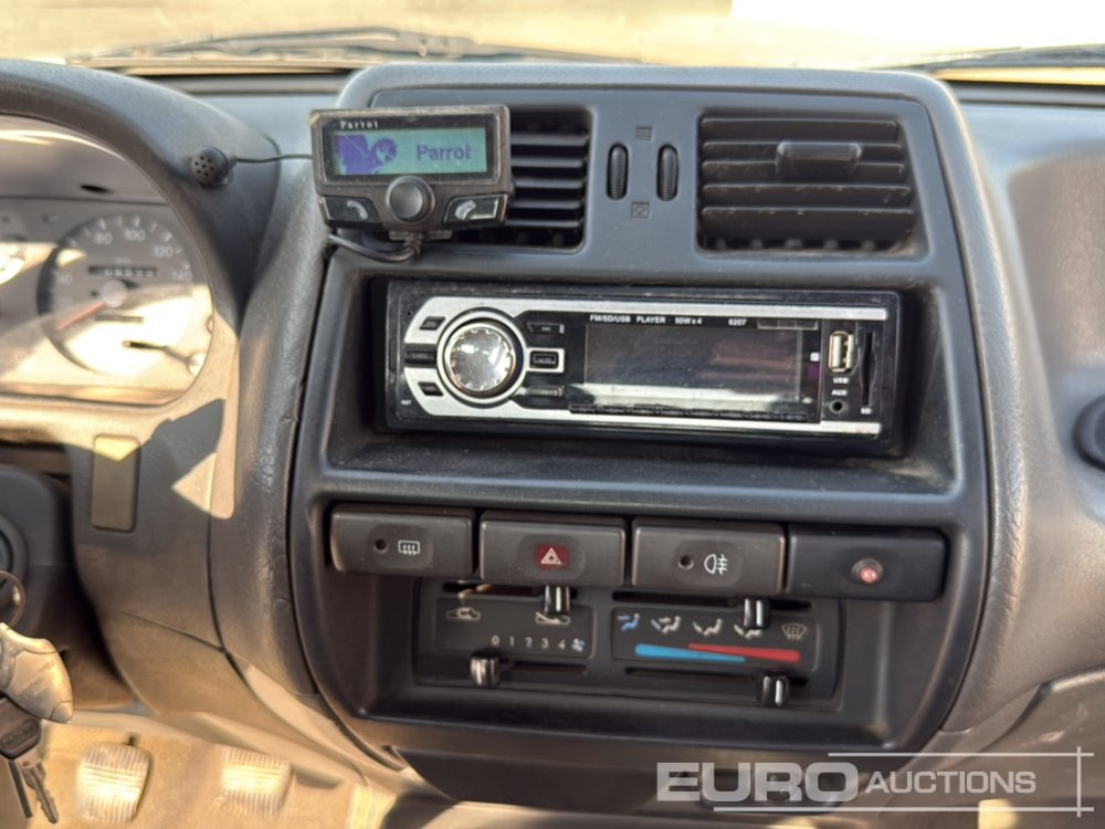 SUV 1995 Nissan Terrano II: photos 19